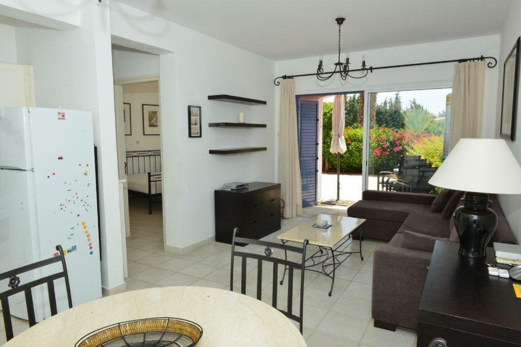 Sunny Garden Apartment Paphos Exterior foto