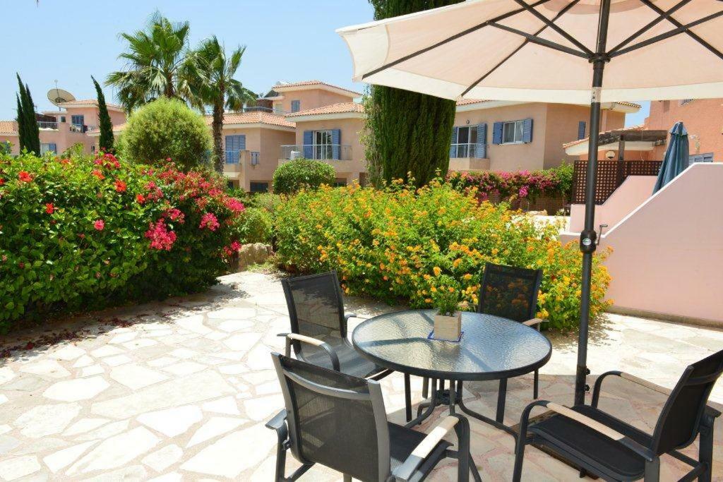 Sunny Garden Apartment Paphos Exterior foto
